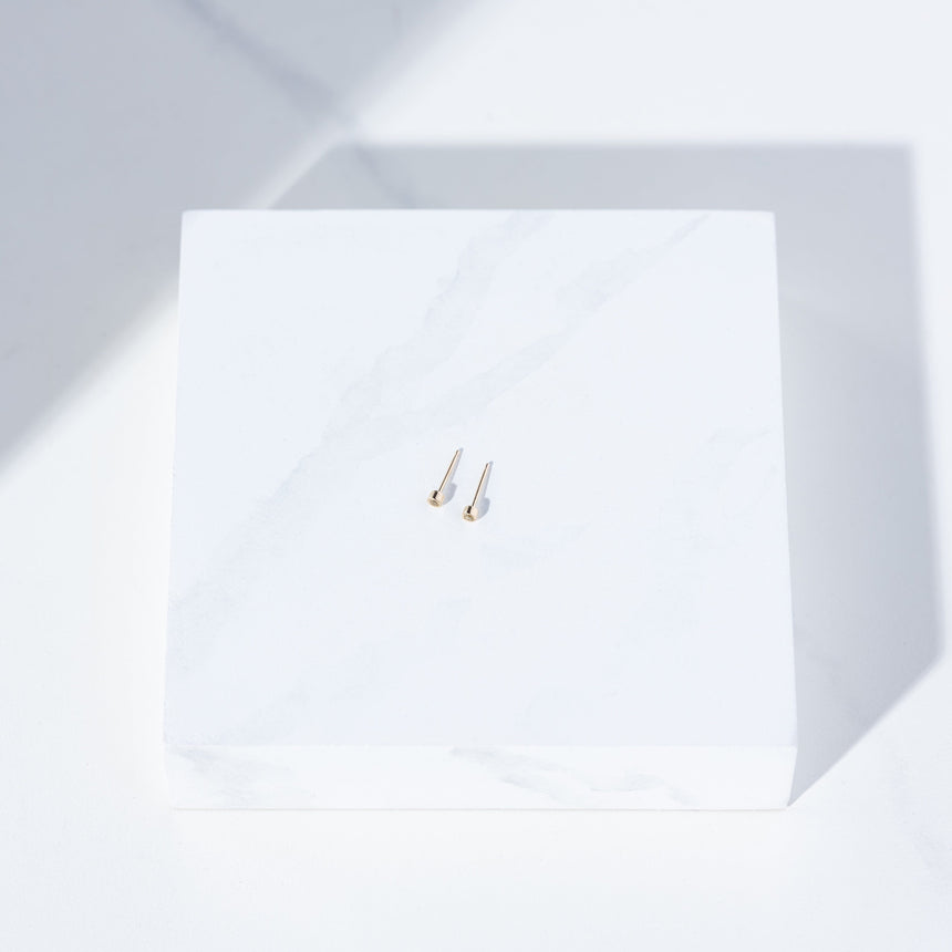 Alice Son - Sapphire Millgrain Studs (Green Sapphires) Earrings Day in the Life Gallery
