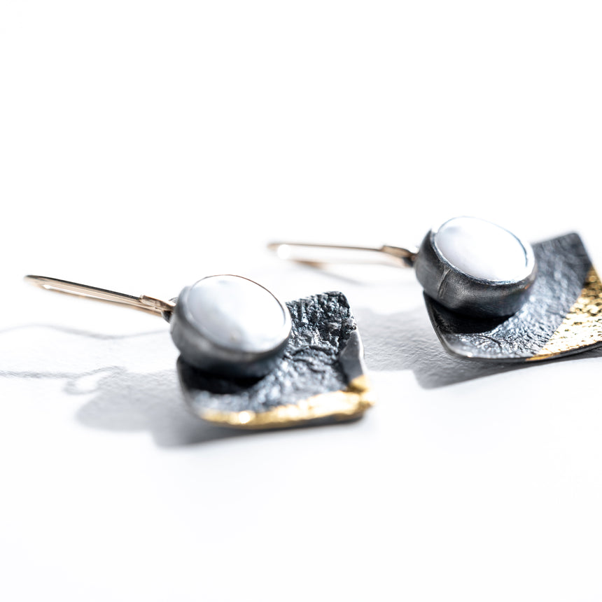 Ashley May - Button Pearl Keum-Boo Earrings Earring Day in the Life Gallery