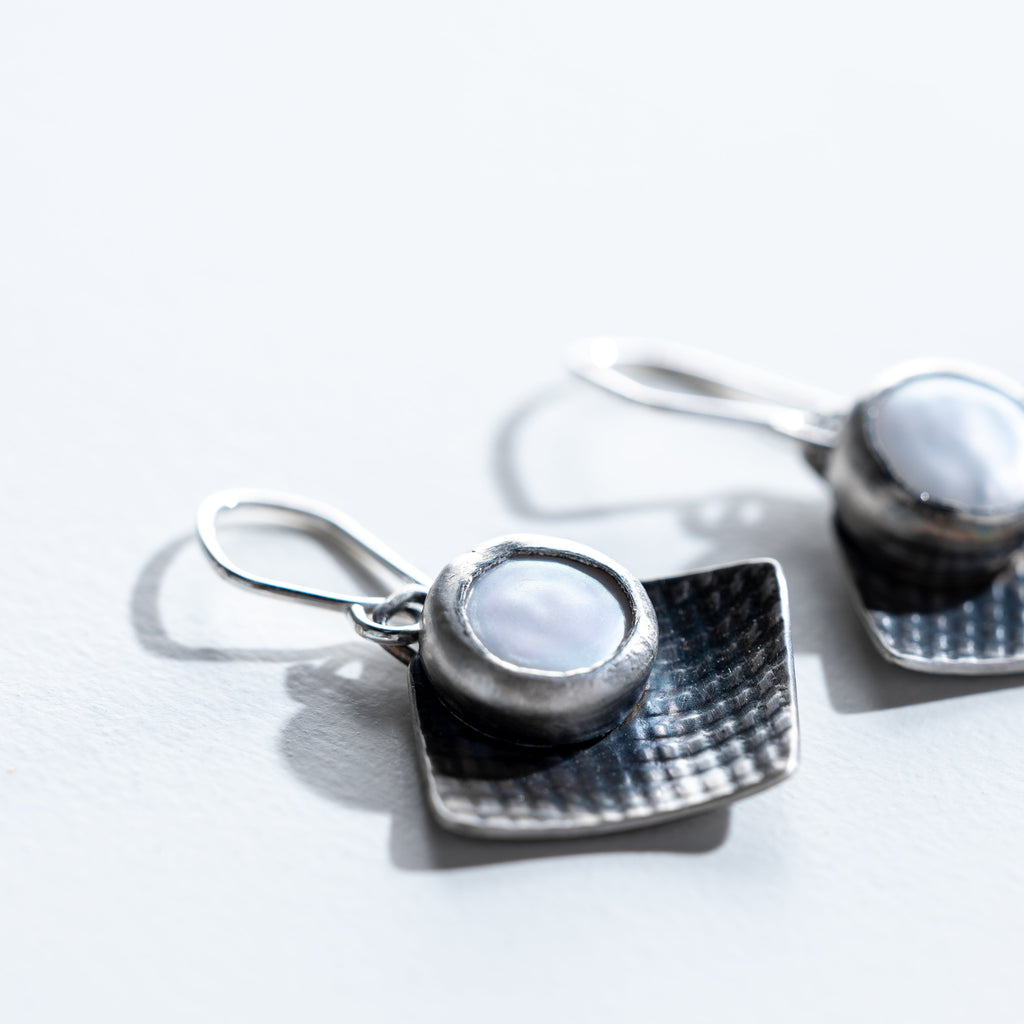 ★MIDNIGHT MOMENT.★ symmetry pearl earring silver Sterling Silver and Mother of Pearl Star Button Earrings The
